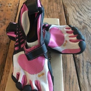 Vibram fivefingers Jr 34 (size 5 - 5.5 kids) G174
